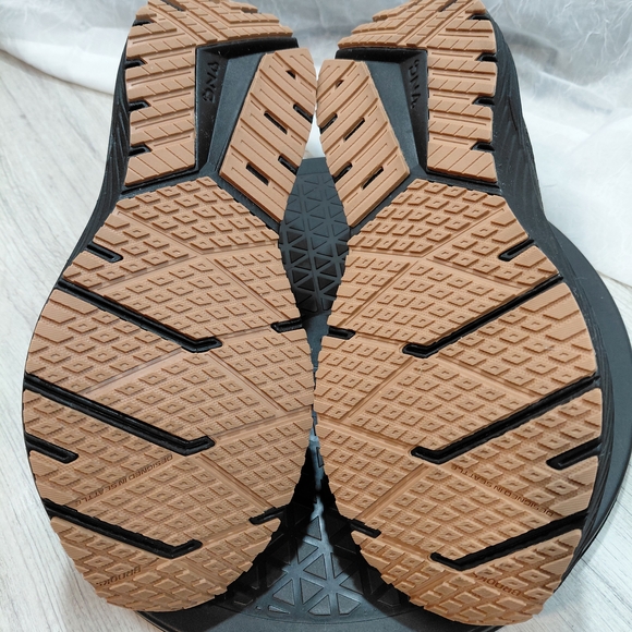 NEW Brooks Womens Revel 7  Black Running Shoes Gum Sole SIZE 8B - Picture 8 of 10